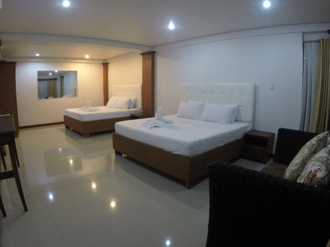 Hemingway Hotel主图