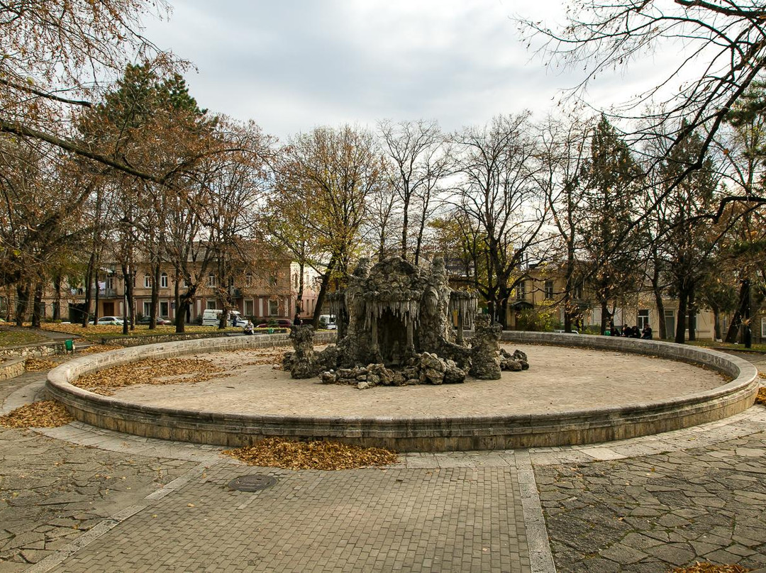 Fountain Dedy-Gnomy-Skazka景点图片