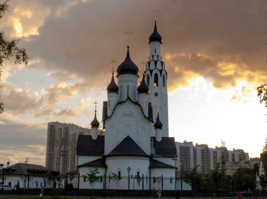 Church of the Holy Apostles Peter Jolly in the Village-圣彼得堡必去景点