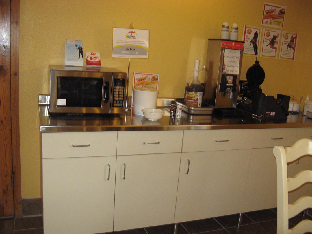 Northwoods Inn & Suites主图