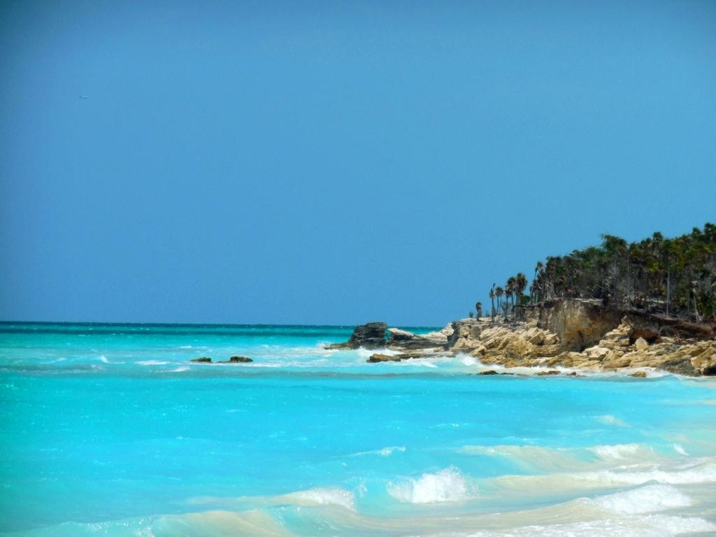 Half Moon Bay-普罗维登西亚莱斯必去景点