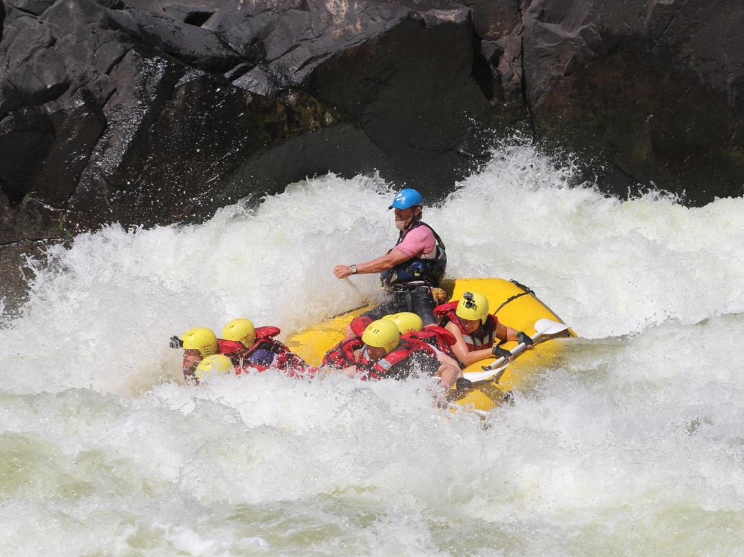 Safpar Rafting Company-李文斯顿必去景点
