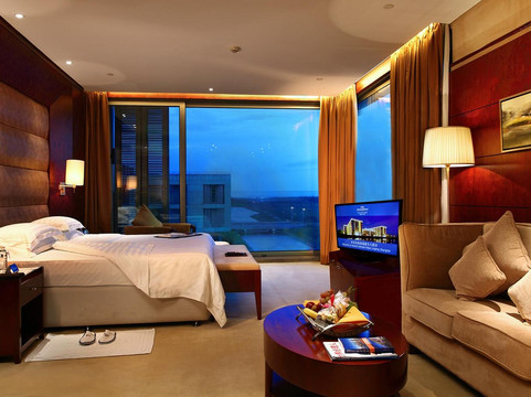 临港豪生大酒店主图