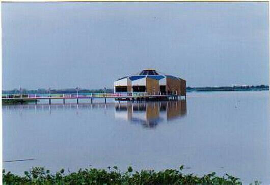 Bueng Si Fai-披集市必去景点