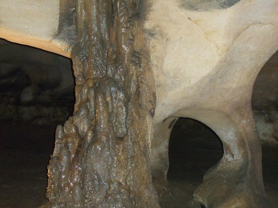 Orlova Chuka Cave-鲁塞必去景点