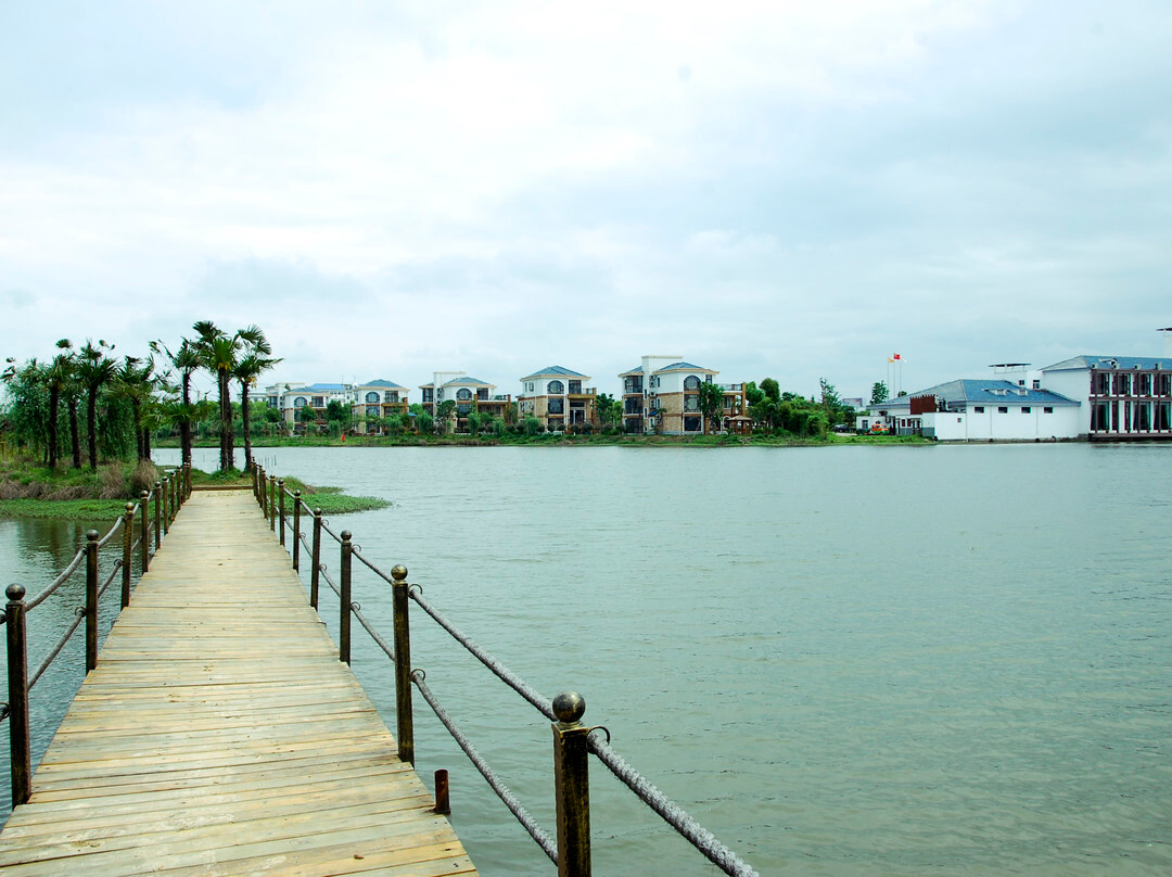 合一湖阳光度假村酒店主图