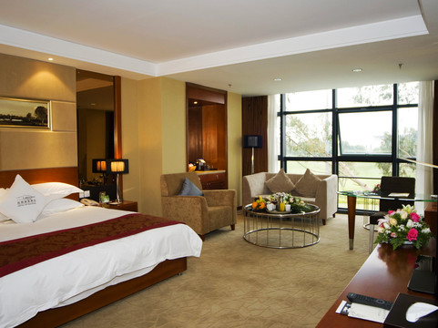 昆明湖景酒店主图