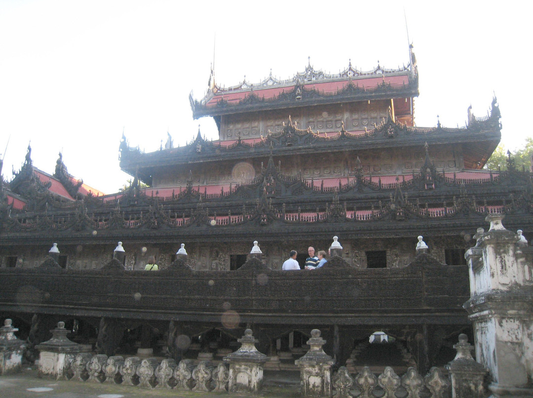 金色宫殿僧院  (Shwenandaw Kyaung)-曼德勒必去景点