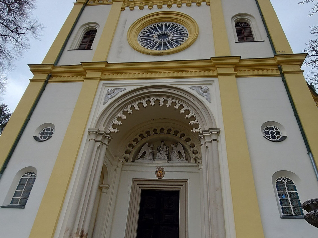 Assumption of the Virgin Mary Church-玛丽亚温泉市必去景点