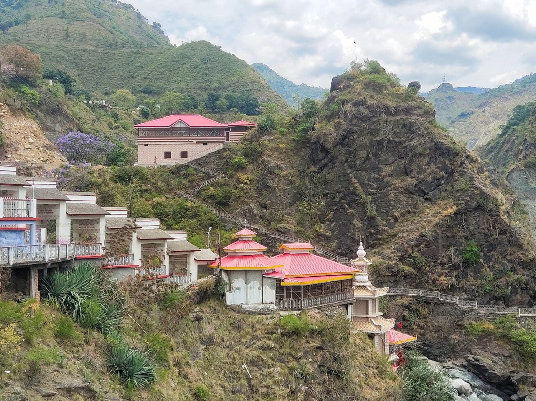 Ennan Mata Temple & Waterfall-Duhka必去景点