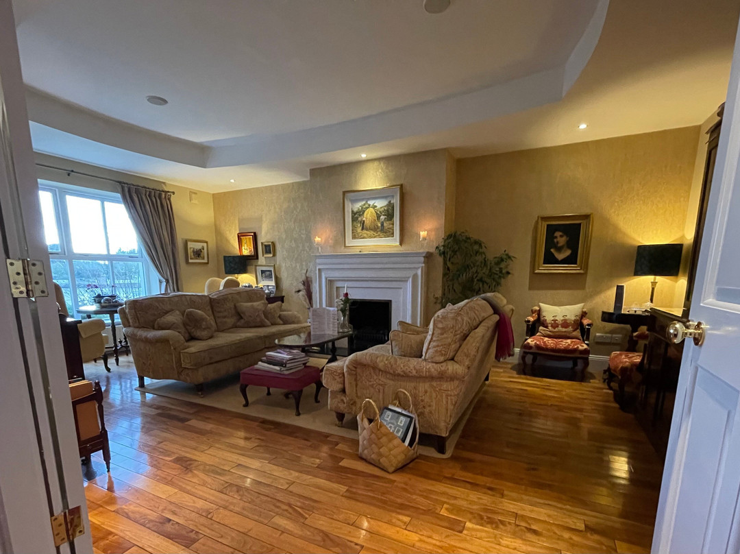 Castlewood House Dingle主图