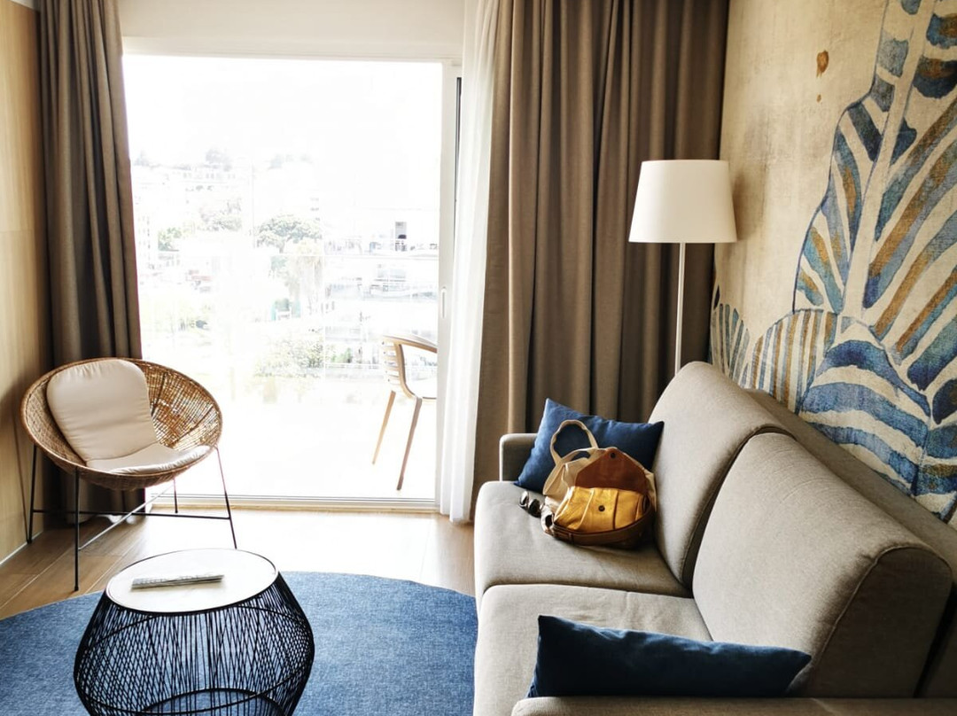 L'Azure Hotel主图