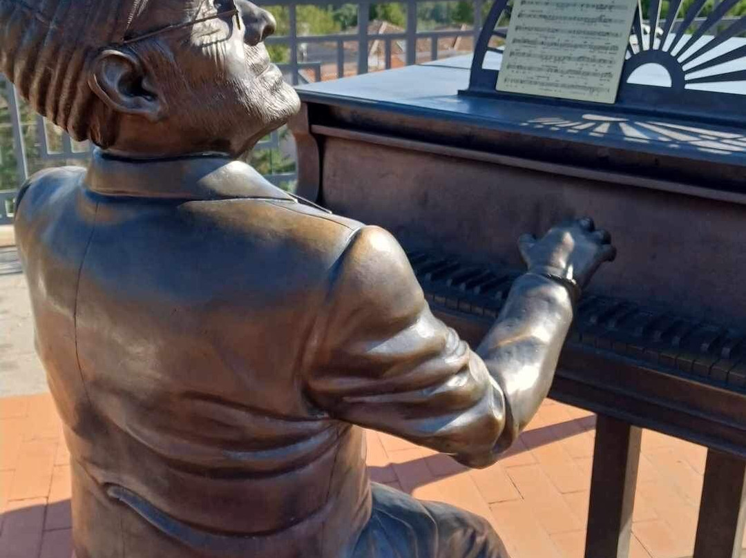 Statua Di Franco Battiato E Lucio Dalla景点图片