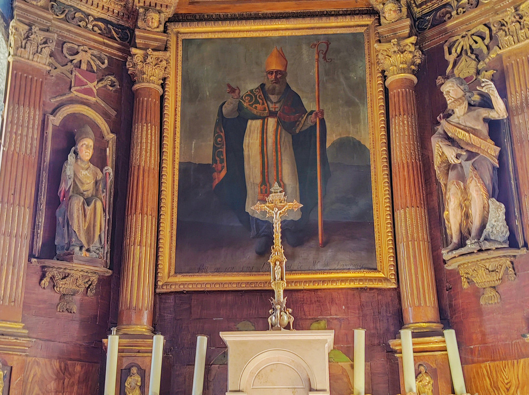 Saint-Austremoine Church景点图片