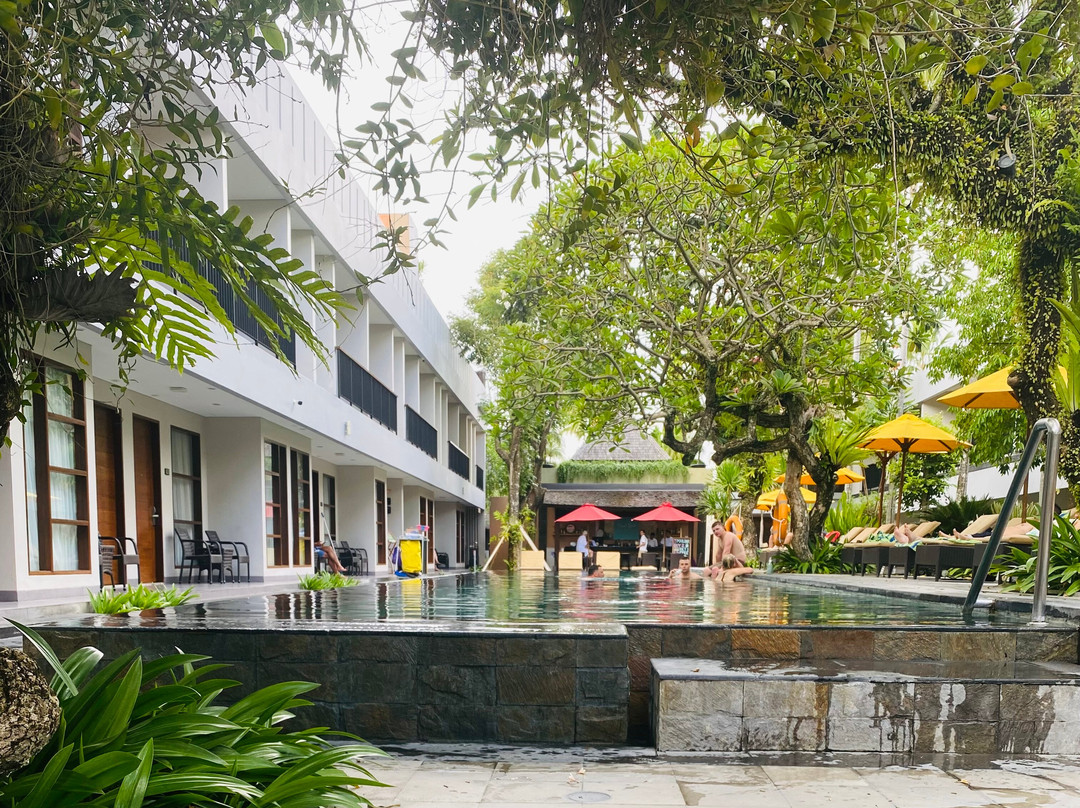 阿玛迪假日别墅酒店主图