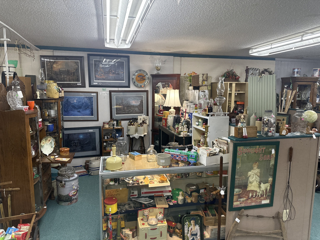 Bates City Emporium & Antiques景点图片