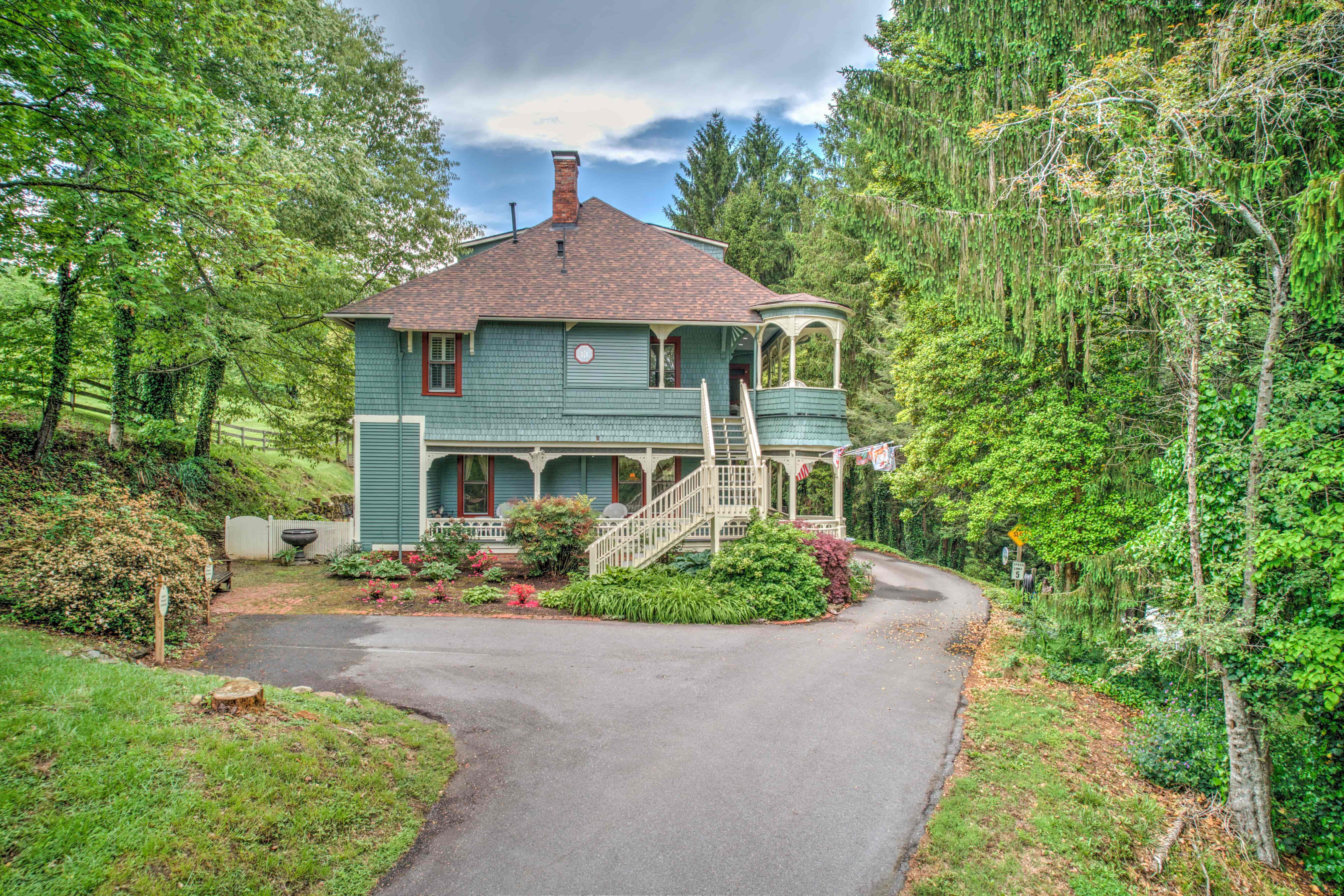 Engadine Inn And Cabins-浴室