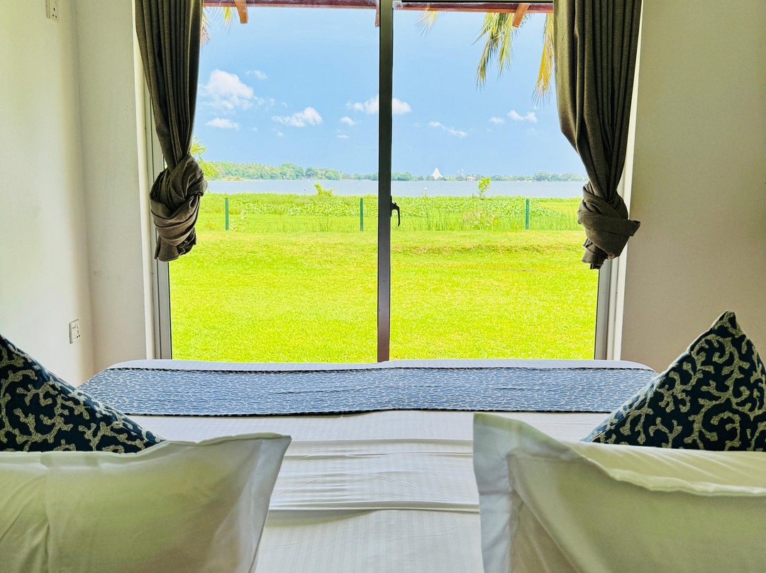 湖景小屋别墅主图