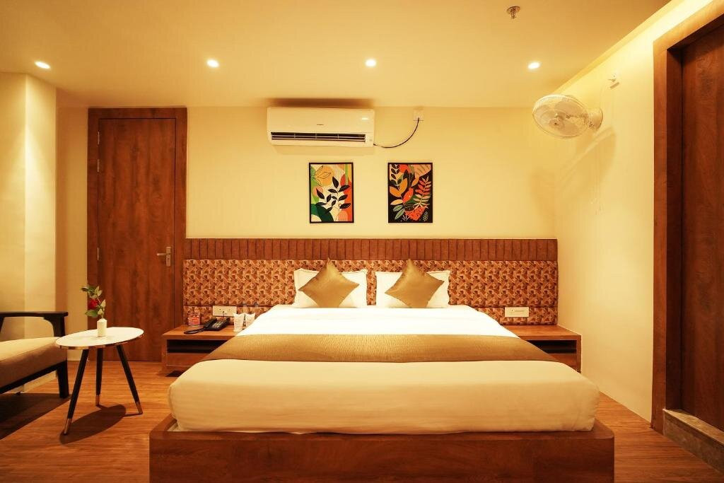 Hotel Ekta International !! 300 MTS from Baba Baidyanath Dham Temple !!