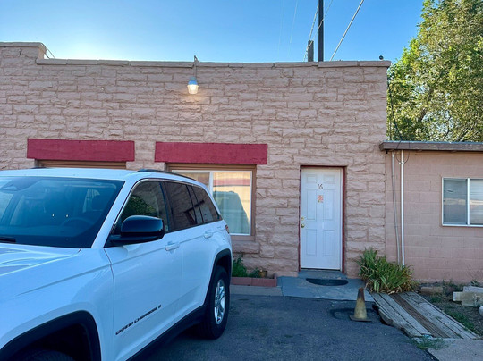 Deluxe Inn Motel主图