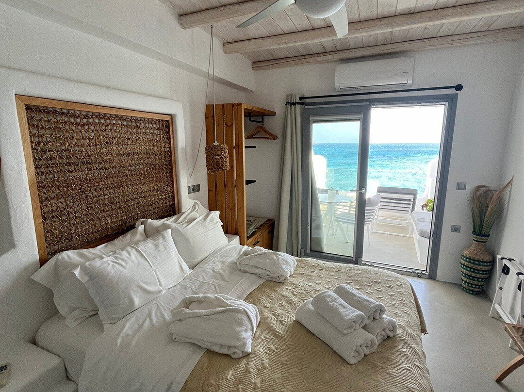 Blue Waves Suites & Apartments To Kyma主图