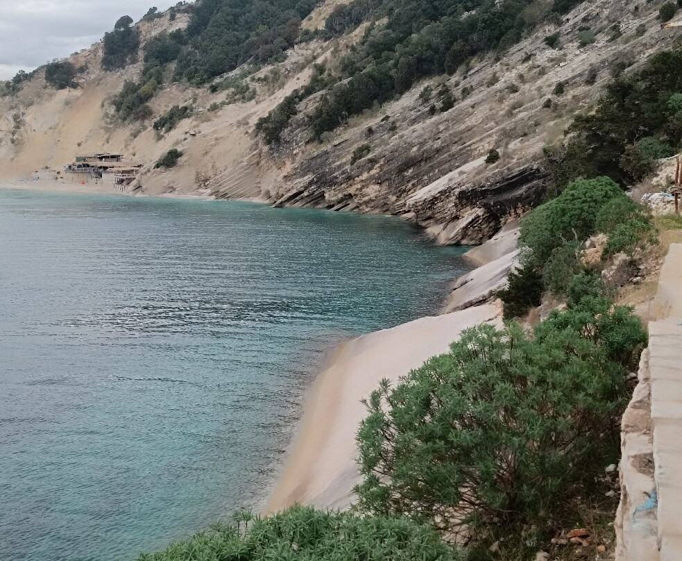 Pulebardha Beach-沙兰德必去景点