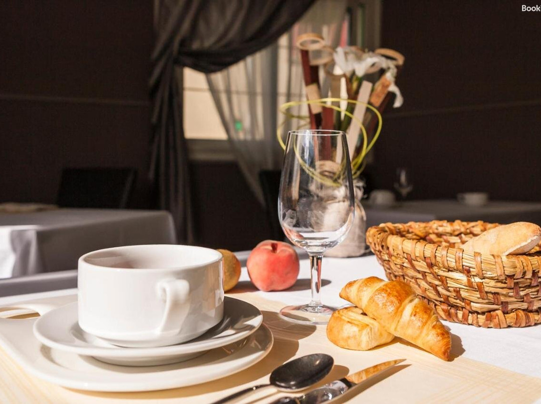 Hotel Restaurant La Croix Verte主图