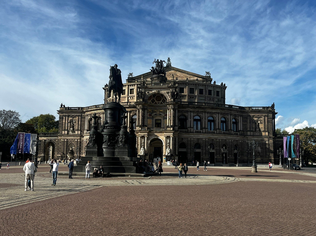 Theaterplatz-德累斯顿必去景点