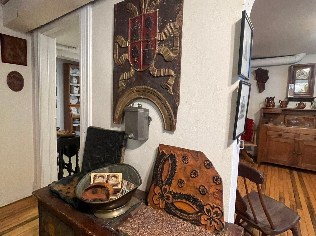 Chalet of the Golden Fleece Museum景点图片