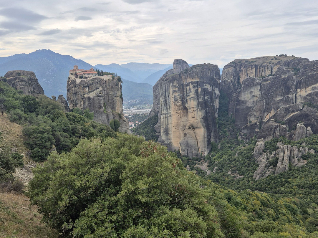 Holy Trinity Monastery (Agia Triada)-卡兰巴卡必去景点