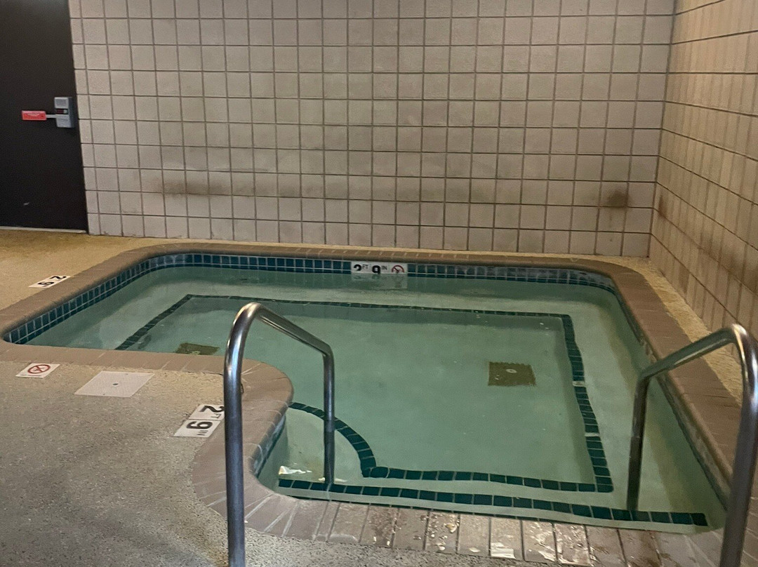 Blossom Hotel & Suites Traverse City主图