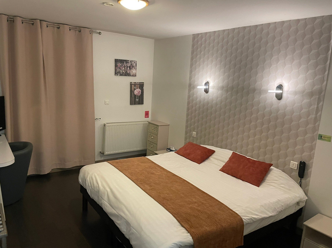 厄拉德酒店主图