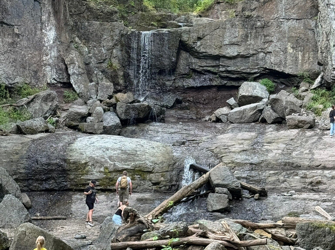 Kravtsovskiye Waterfalls景点图片