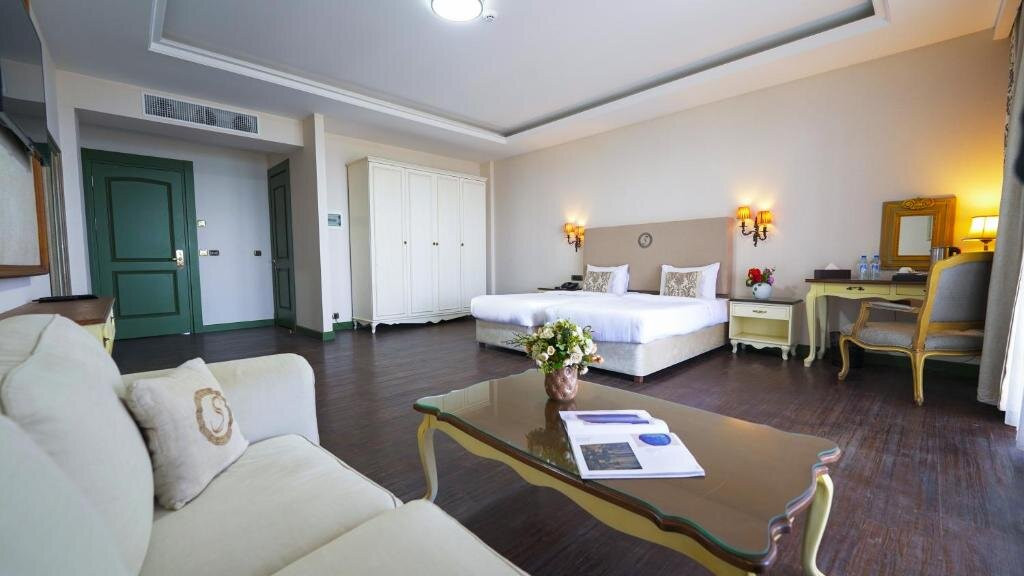 Sapphire Marine Hotel主图