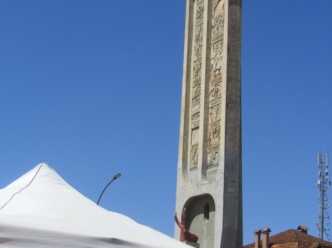 Fahaleovantena Tribes Monument景点图片