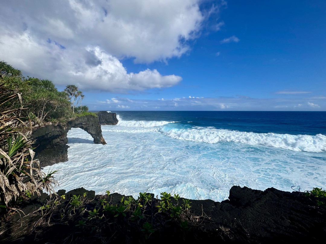 Coastal Lava Cliff Walk-Upolu必去景点