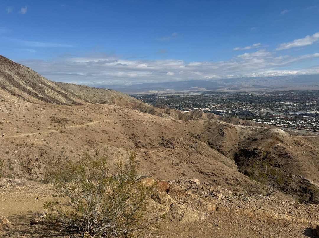 Palm Desert Cross Hiking Trail-棕榈沙漠必去景点
