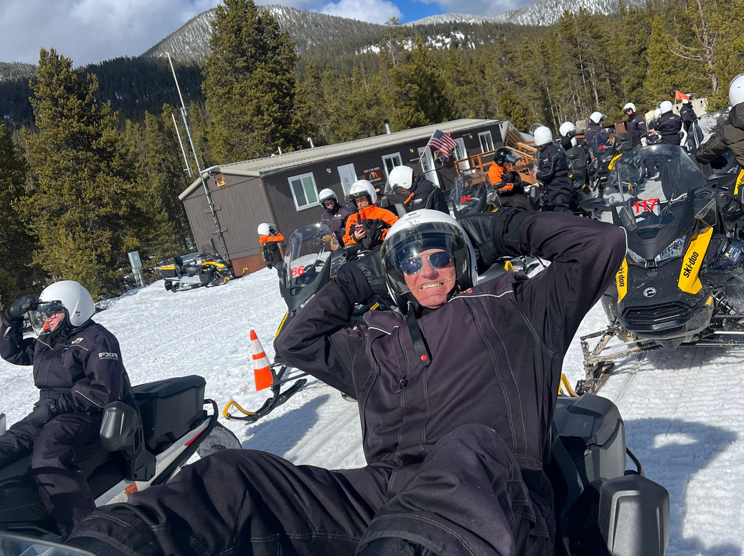 Two Top Snowmobile Rentals and Tours-西黄石镇必去景点