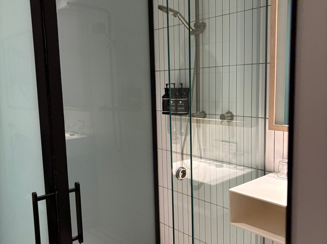 Little National Hotel Sydney主图