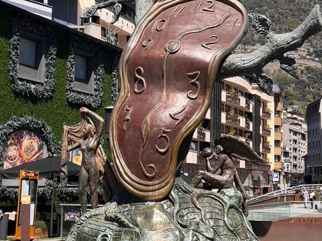 永恒的时间雕塑-安道尔城必去景点