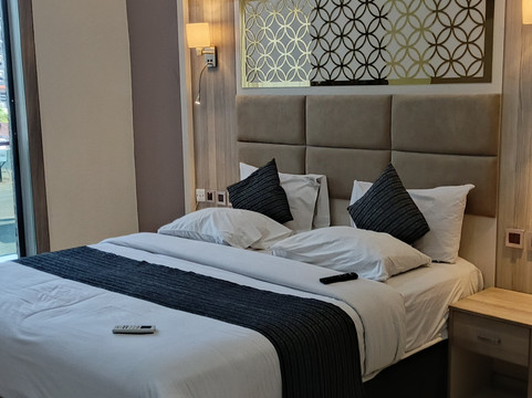 SpringHill Hotel & Suites