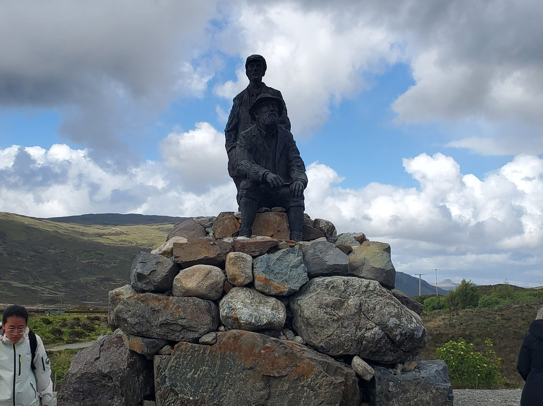 Collie and MacKenzie Statue-Sligachan必去景点