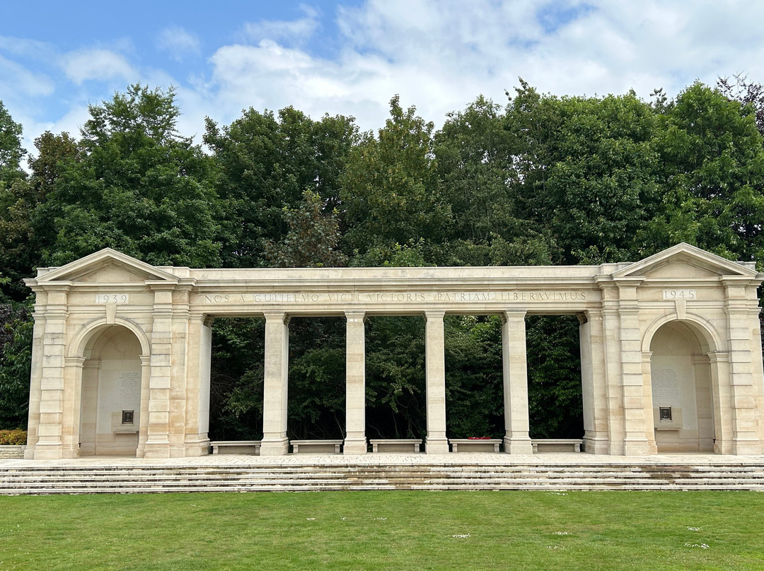 Bayeux War Cemetery-巴约必去景点