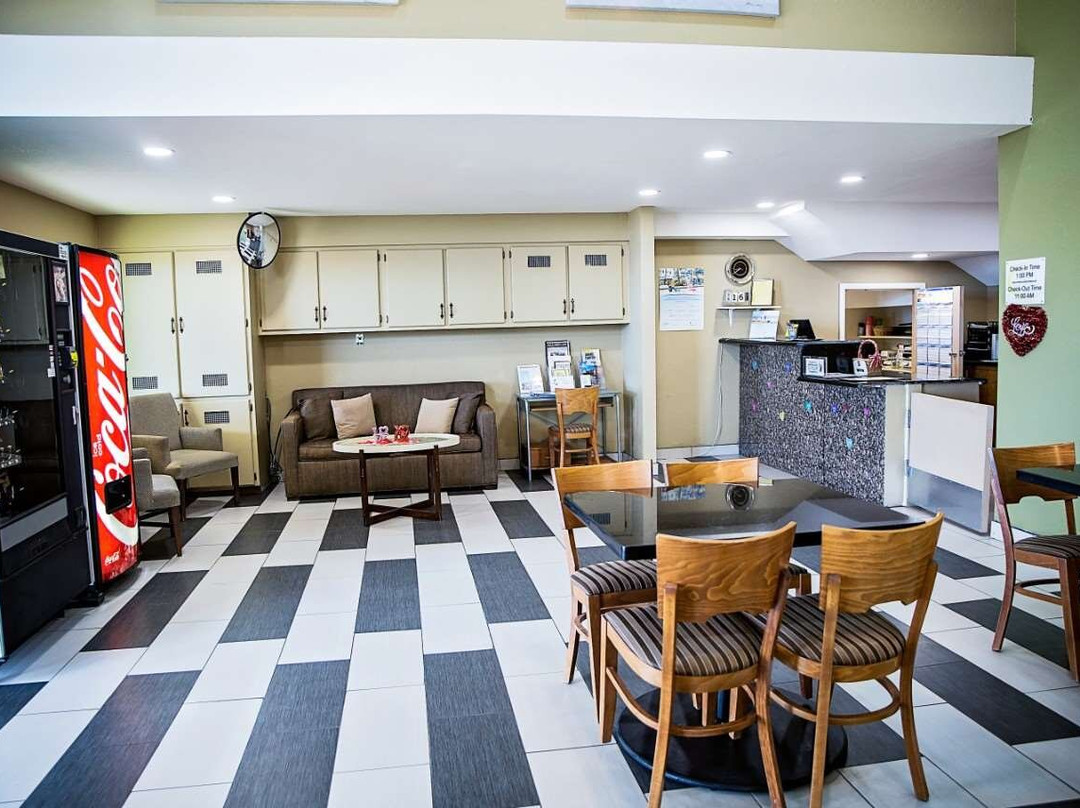 Super 8 by Wyndham Holbrook