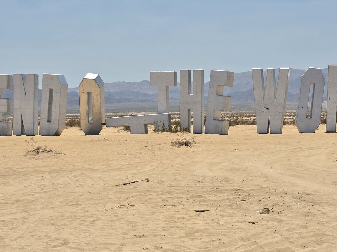 The End Of The World Sign-二十九棕榈村必去景点