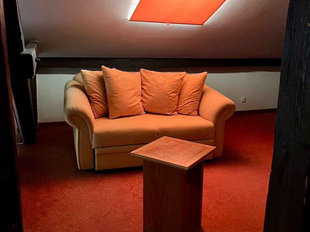 卢弗兰酒店主图