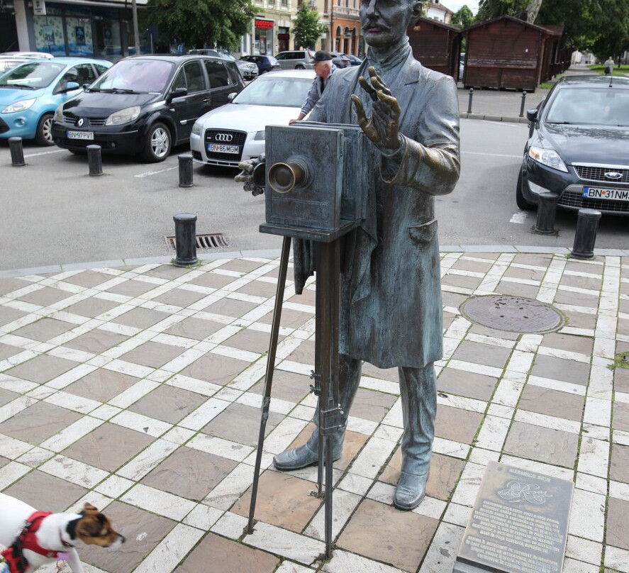 Statue En Bronze Du Photographe Alexandru Rosu À Bistrita-Bistrita必去景点