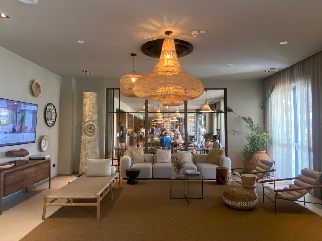 Molum Hotel & Residences