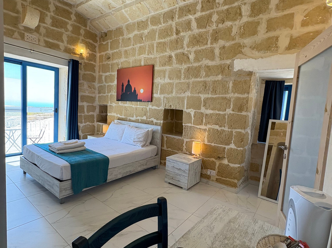 Fiftyfour West Boutique Living主图