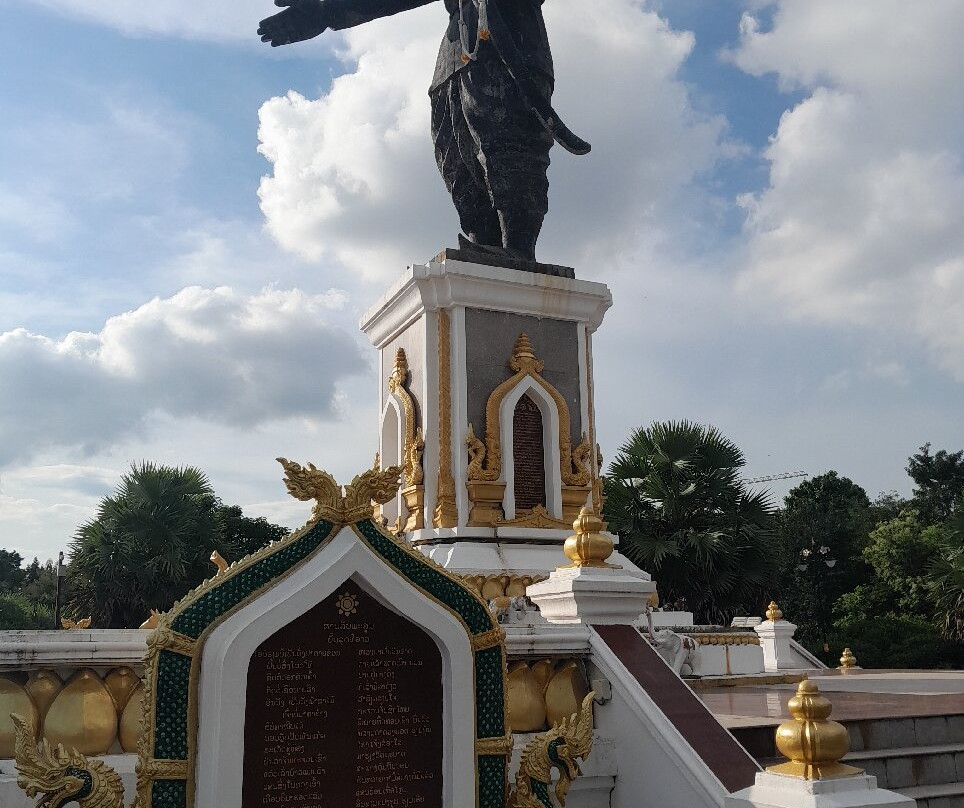 King Anouvong Statue-万象必去景点